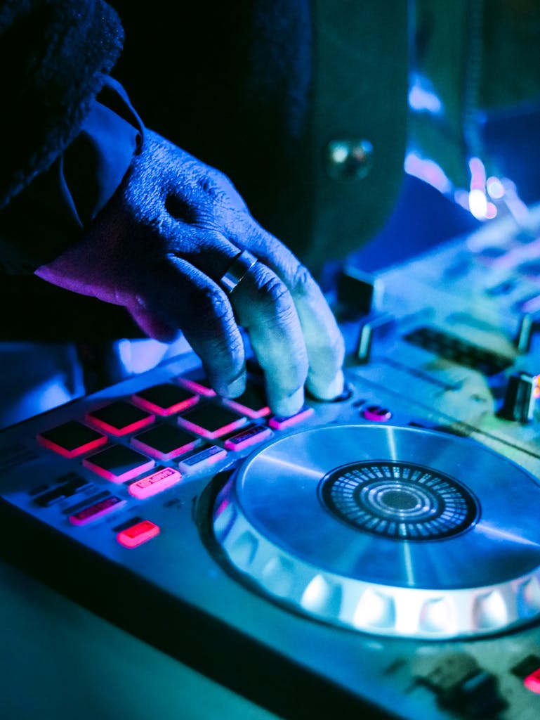 Meilleur contrôleur DJ 2026 : Le comparatif complet pour DJs québécois