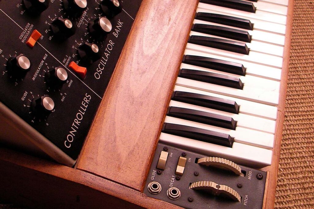 Meilleur clone Minimoog - synthétiseur analogique vintage